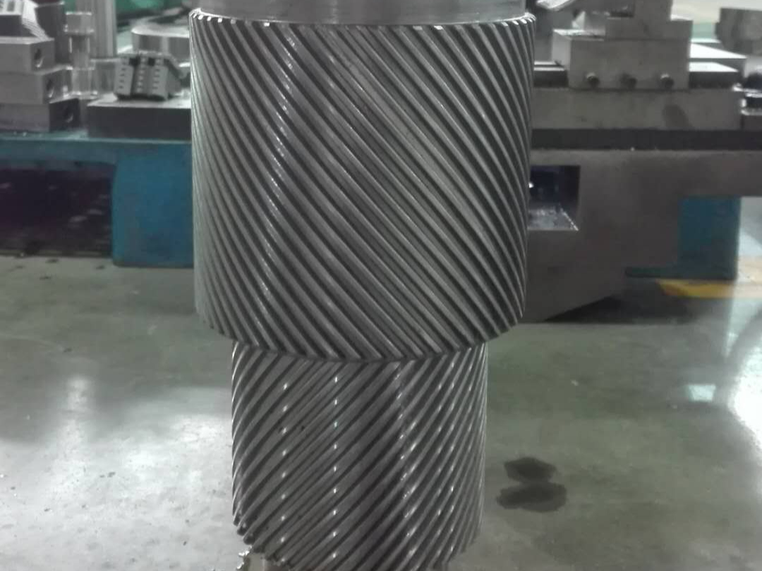 石油勘探設備數控旋風銑山東客戶現場 石油勘探設備數控旋風銑山東客戶現場