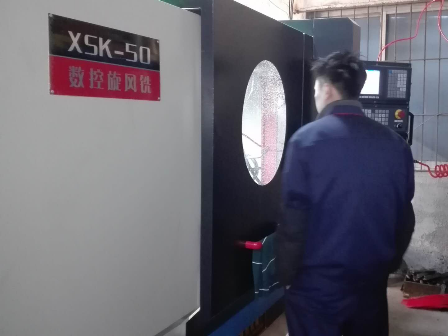 絲桿數(shù)控旋風(fēng)銑江蘇客戶現(xiàn)場(chǎng)