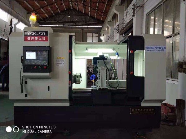 擺動油缸內(nèi)外齒專用數(shù)控旋風(fēng)銑（無錫客戶現(xiàn)場）