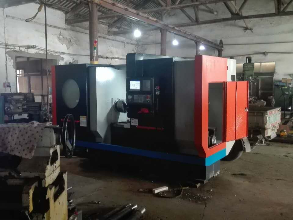 八字油槽數(shù)控旋風(fēng)銑山東客戶現(xiàn)場