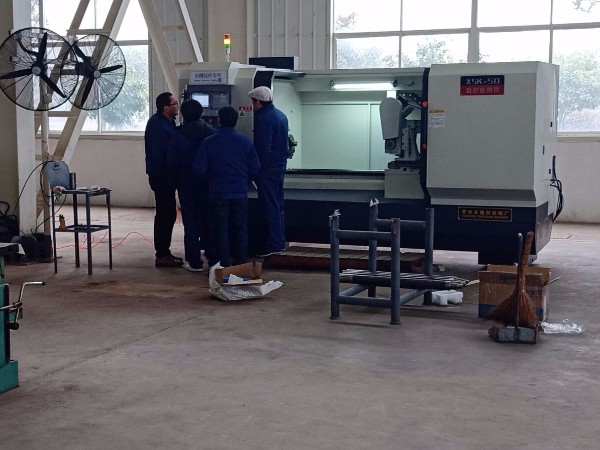 刻槽鉆桿專(zhuān)用數(shù)控旋風(fēng)銑湖南漢壽客戶(hù)現(xiàn)場(chǎng)